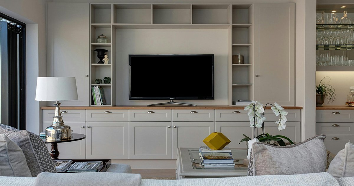 Creating a Focal Point in Small Living Rooms with TV